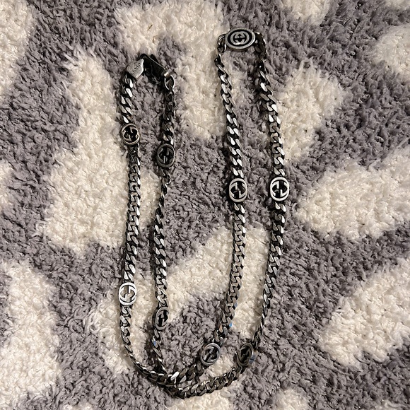 Gucci Cuban Chain Necklace with GG logo details. 16in chain. UNISEX - Picture 2 of 5